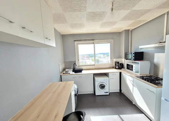 T5 Proche Tramway Apartment *