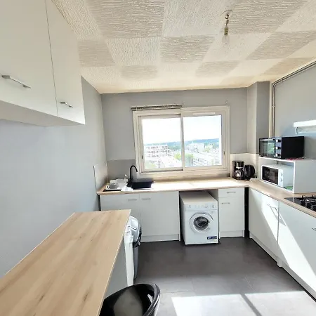 T5 Proche Tramway Apartmán *