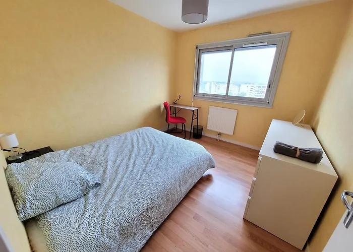 T5 Proche Tramway * بريست