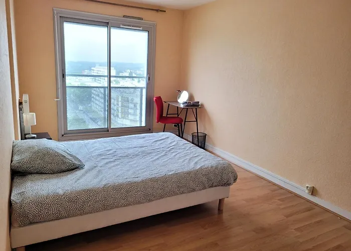 T5 Proche Tramway بريست